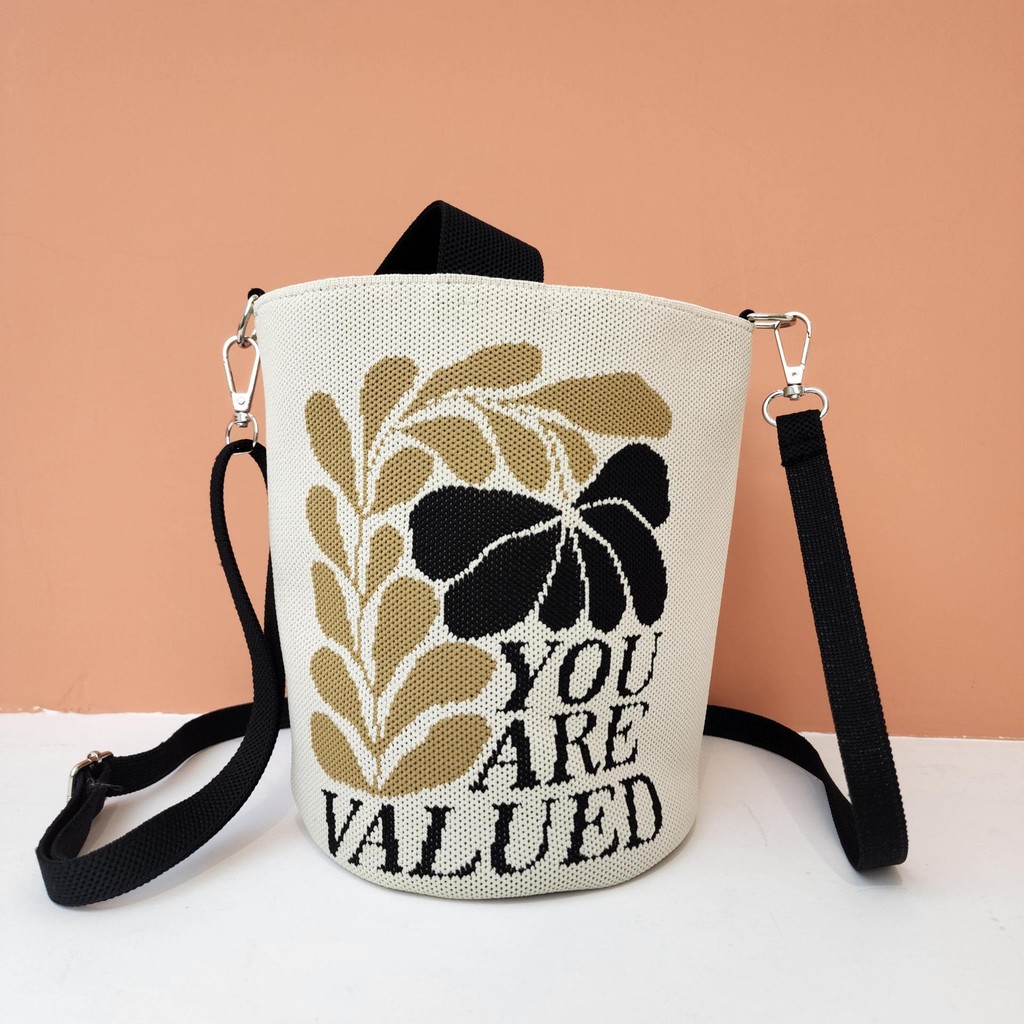 กระเป๋าถังทอสำหรับสตรี คุณภาพส่งออก ออกแบบสวยงาม ปริมาณมาก พกพาสะดวก ผู้หญิง กระเป๋าหิ้ว กระเป๋าครู 