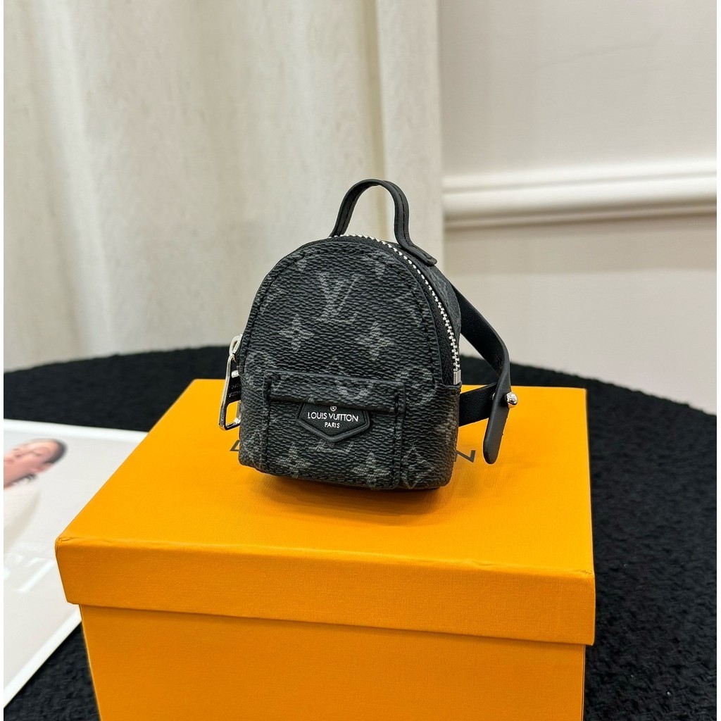 Lv mini backpack พวงกุญแจ ins แฟชั่นเทรนด์ไวรัส จี้ห้อยกระเป๋า