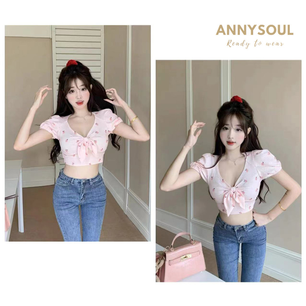 เสื้อครอปเข้ารูปลายดอกไม้ แต่งผูกโบว์หน้าสุดน่ารัก แฟชั่นยอดฮิตสำหรับสาวๆ