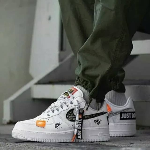 Nike air force 1 low just do it สีขาว