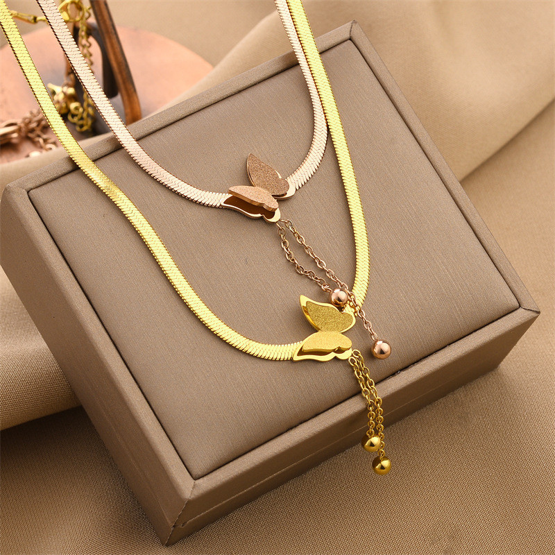 ไทเทเนียมเหล็ก Frosted สร้อยคอจี้ผีเสื้อ Niche หรูหราไม่ซีดจาง Simple Classy สร้อยคอ Clavicle Chain