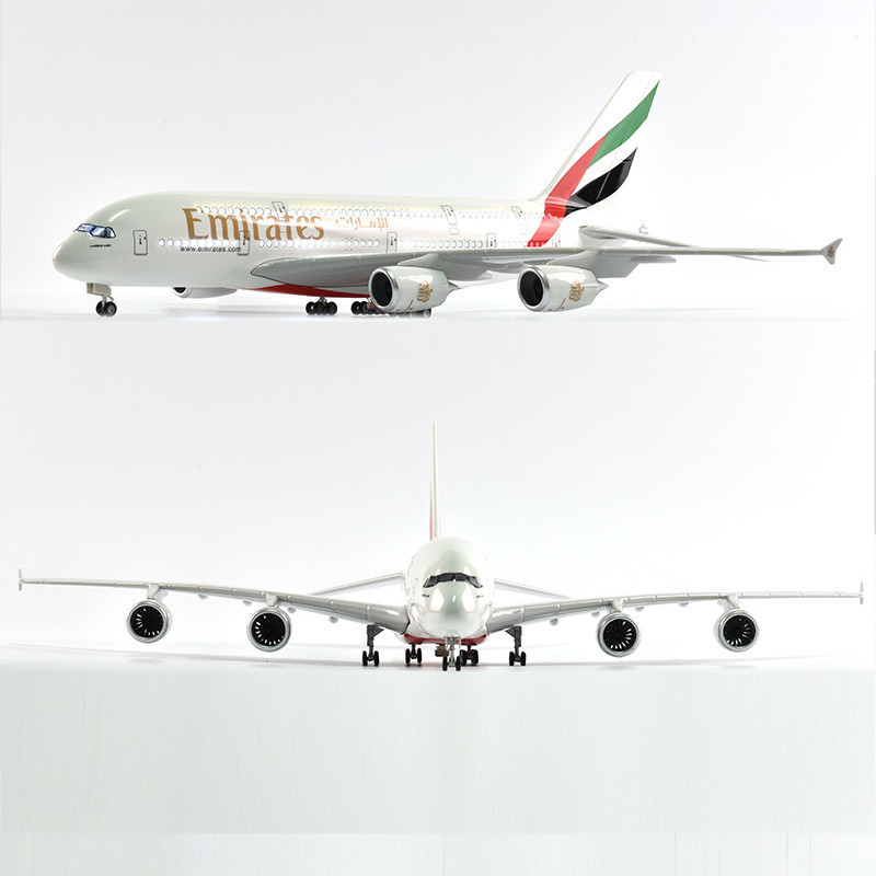 46 ซม.1:160 Emirates Airlines Airbus A380 Airliner พร้อมแสงและล้อจําลองสะสมจอแสดงผล
