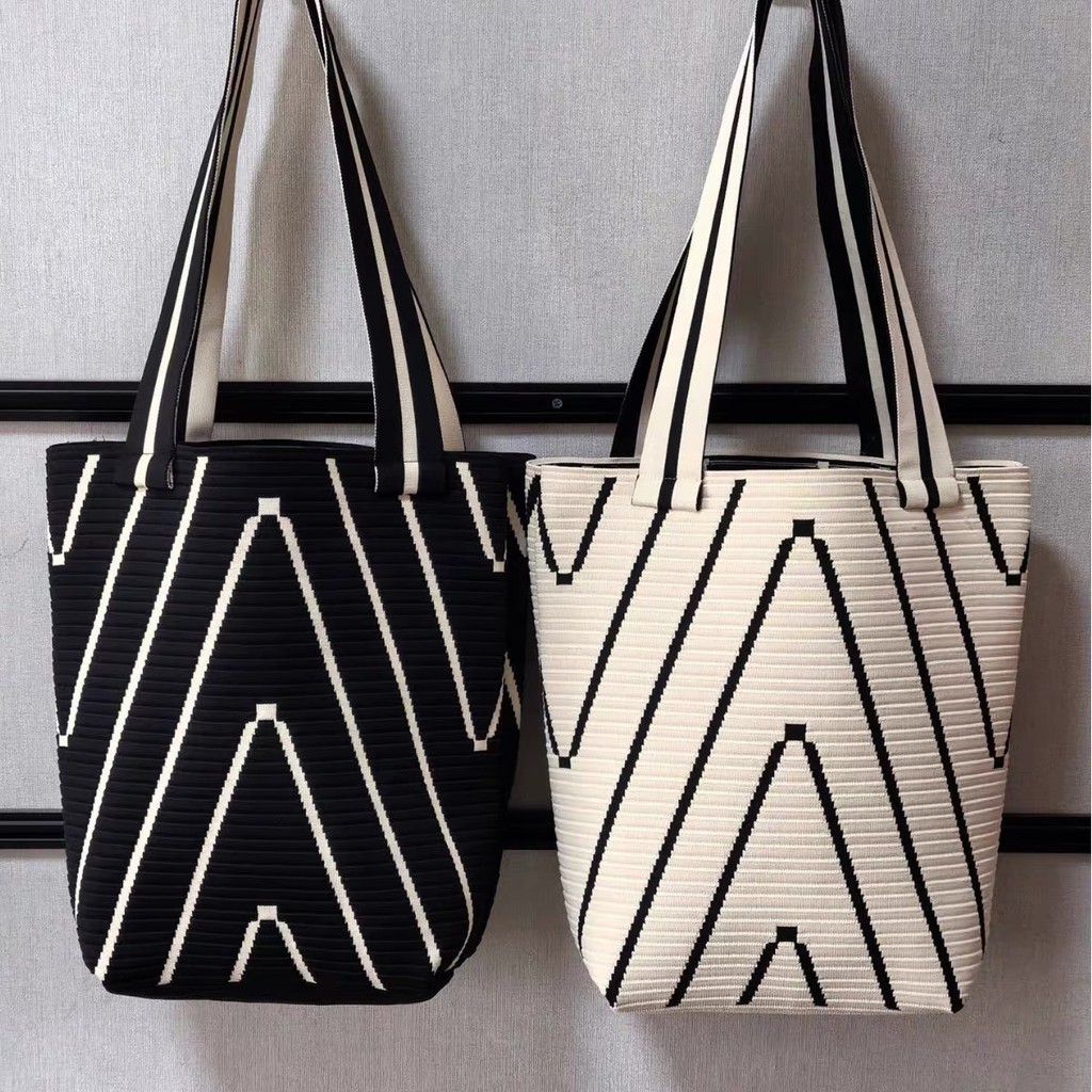 HiH shop【พร้อมส่ง】 fashion bag กระเป๋าช๊อปปิ้งไฮโซทอลายริ้ว กระเป๋าทรงสวยZB6106