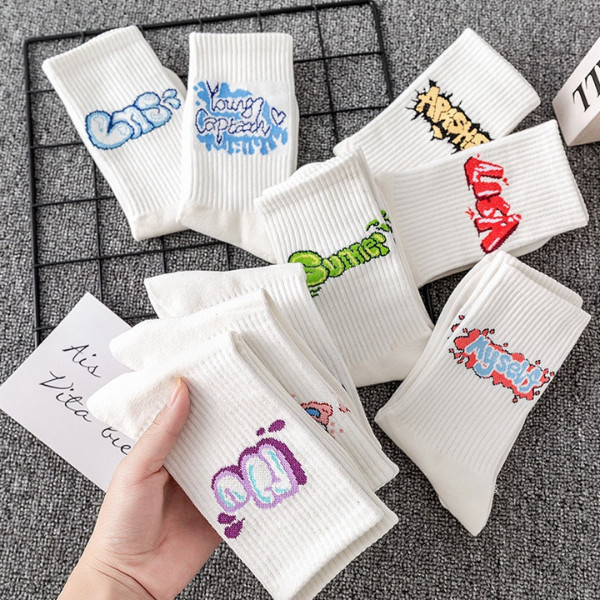 💥858💥 ถุงเท้าสตรีท ข้อยาว ลายกราฟฟิตี้ ผ้าCOTTON ผ้ายืด สไตล์เกาหลี สําหรับผู้ชายและผู้หญิง