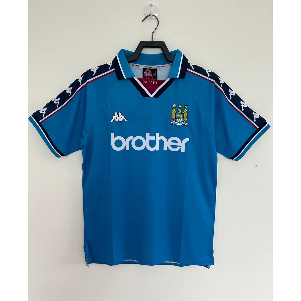 1197-98 เสื้อยืดแขนสั้นจับคู่กับเสื้อยืดฟุตบอลย้อนยุคแมนซิตี้เหย้า