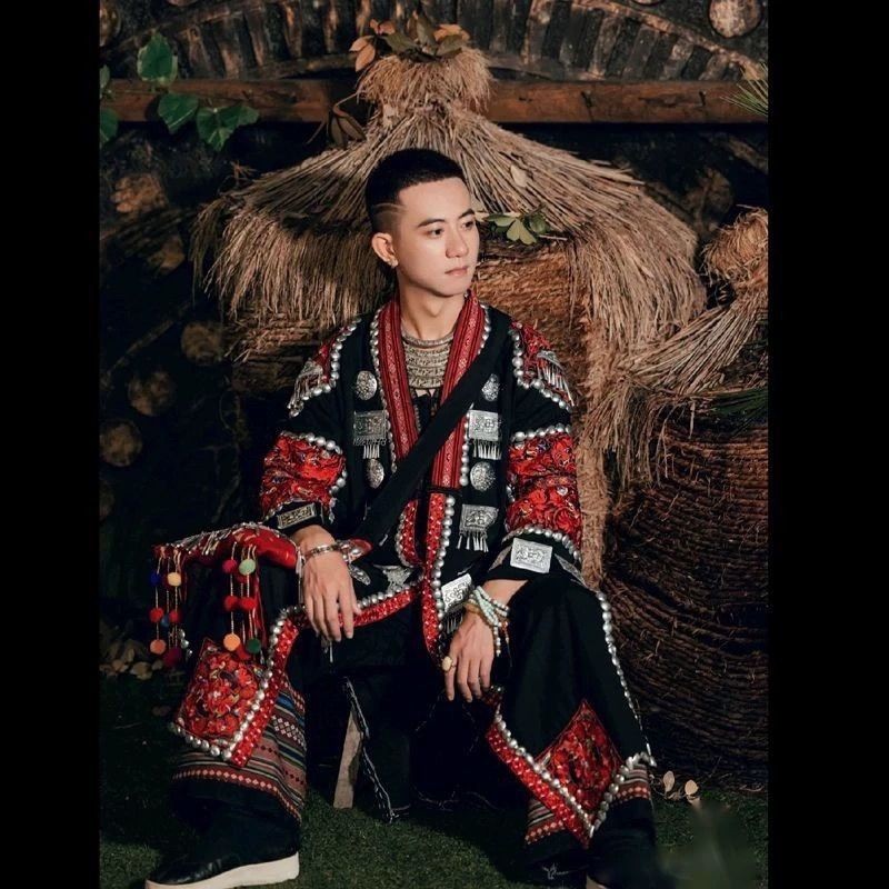 ชนกลุ่มน้อยชาติพันธุ์ครอบครัวเครื่องแต่งกายการแสดงบนเวทีเครื่องแต่งกายเดินทางถ่ายภาพชุดต้นกล้าเครื่องแต่งกายผู้ชาย#24927
