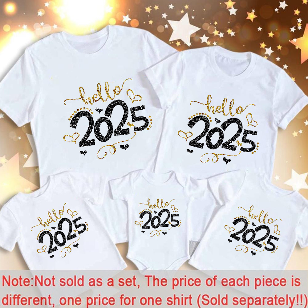 สวัสดี2025ปีใหม่ครอบครัวเสื้อยืดสีขาวแฟชั่นแม่พ่อลูกสาวลูกชายจับคู่เสื้อยืดเด็กเหมาะสมกับปีใหม่พรรคครอบครัวเสื้อผ้าท็อปส์