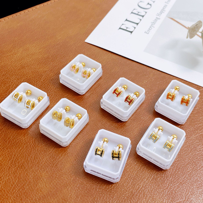 Small Drop Glaze Letter H ต่างหูเจาะอารมณ์ต่างหูเหล็กไทเทเนียม
