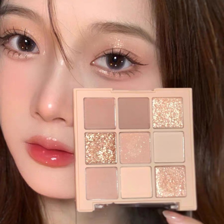 coco baby65: อายแชโดว์ พาเลตอายแชโดว์กันน้ำ พาเลทอายแชโดว์ 9สี เนื้อกลิต​เตอร์​ สีสวย Y997 - รูปที่ 4