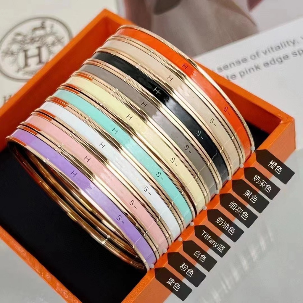สร้อยข้อมือสุภาพสตรี สแตนเลสสีสันสวยงาม ไม่ซีดจาง พร้อมเคลือบTitanium เพิ่มความทนทาน