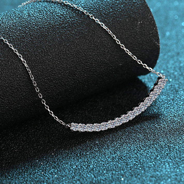 จริง Moissanite 0.45ct 0.9ct Smiley Design Round Cut White D สร้อยคออินเทรนด์ใน S925 Silver Platinum