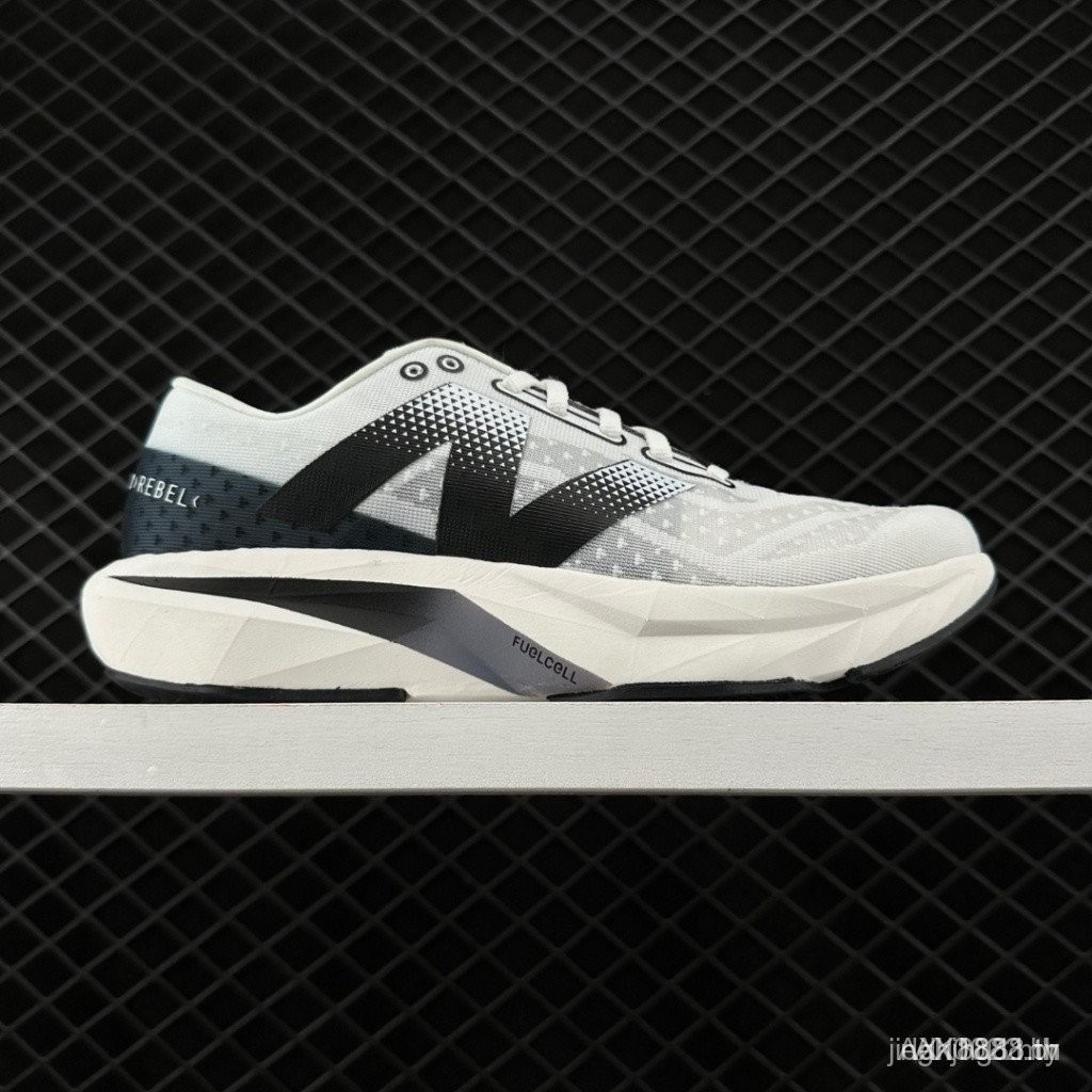 NB BALANCE การใช้แบตเตอรี่ Rebel V4 Ultra-Light Low-Top Breathable รองเท้าผู้ชายผู้หญิงสีดําสีขาว NB