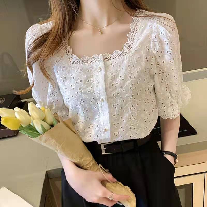 Rommers เสื้อเชิ้ตแขนสั้น คอสี่เหลี่ยมตกแต่งลูกไม้ สไตล์คัตเอาท์ด้านบน ใส่ได้หลายโอกาส