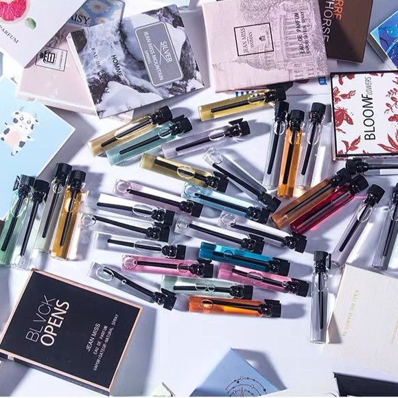 happy-girl: น้ำหอมพกพา น้ำหอมขนาดทดลอง น้ำหอมเทส มีกลิ่นให้เลือกมากมาย-XS212