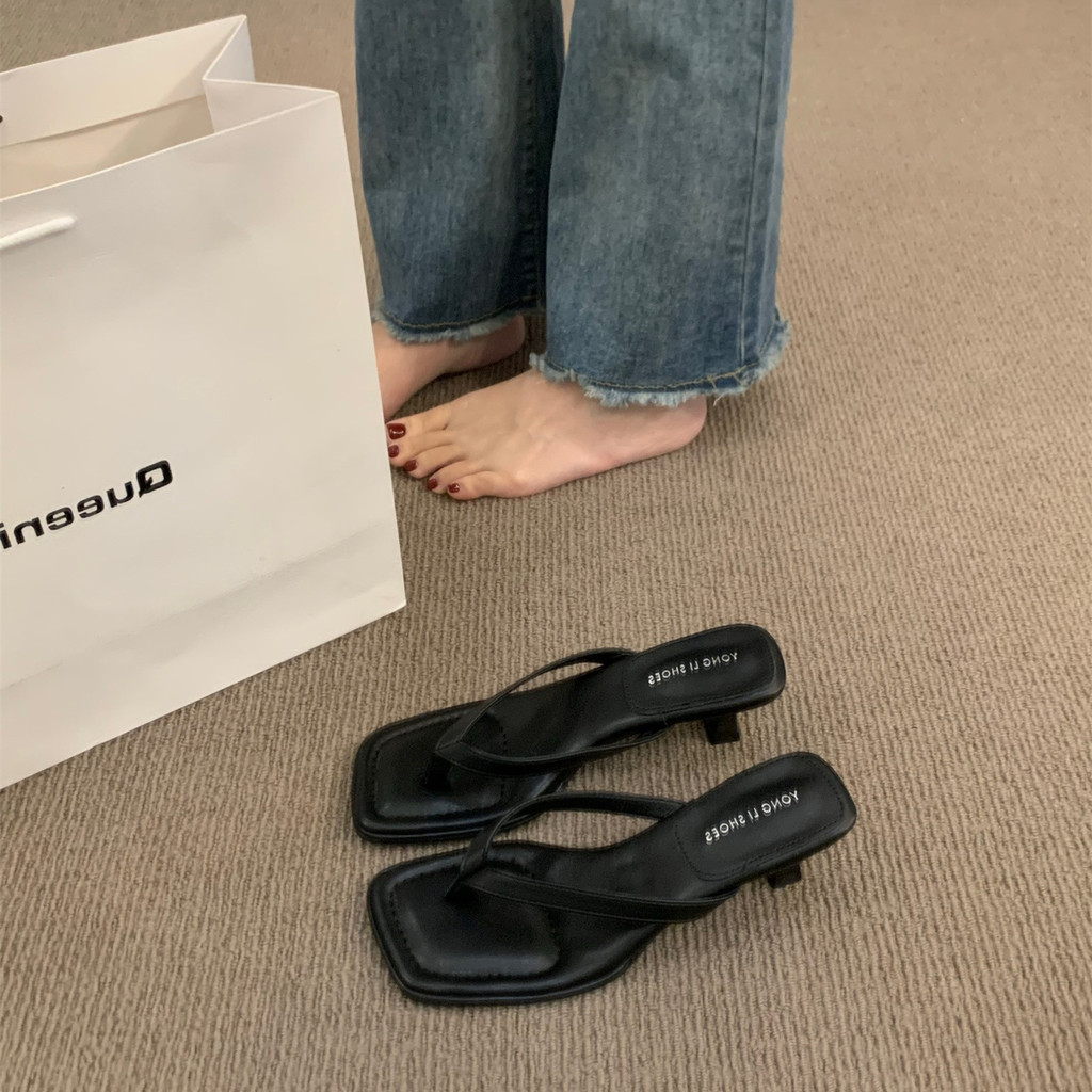 รองเท้าแตะผู้หญิง หนังเทียมหัวเหลี่ยม สี French Tan ส้นเตี้ย ใส่สบาย เหมาะกับชายหาดและบ้าน