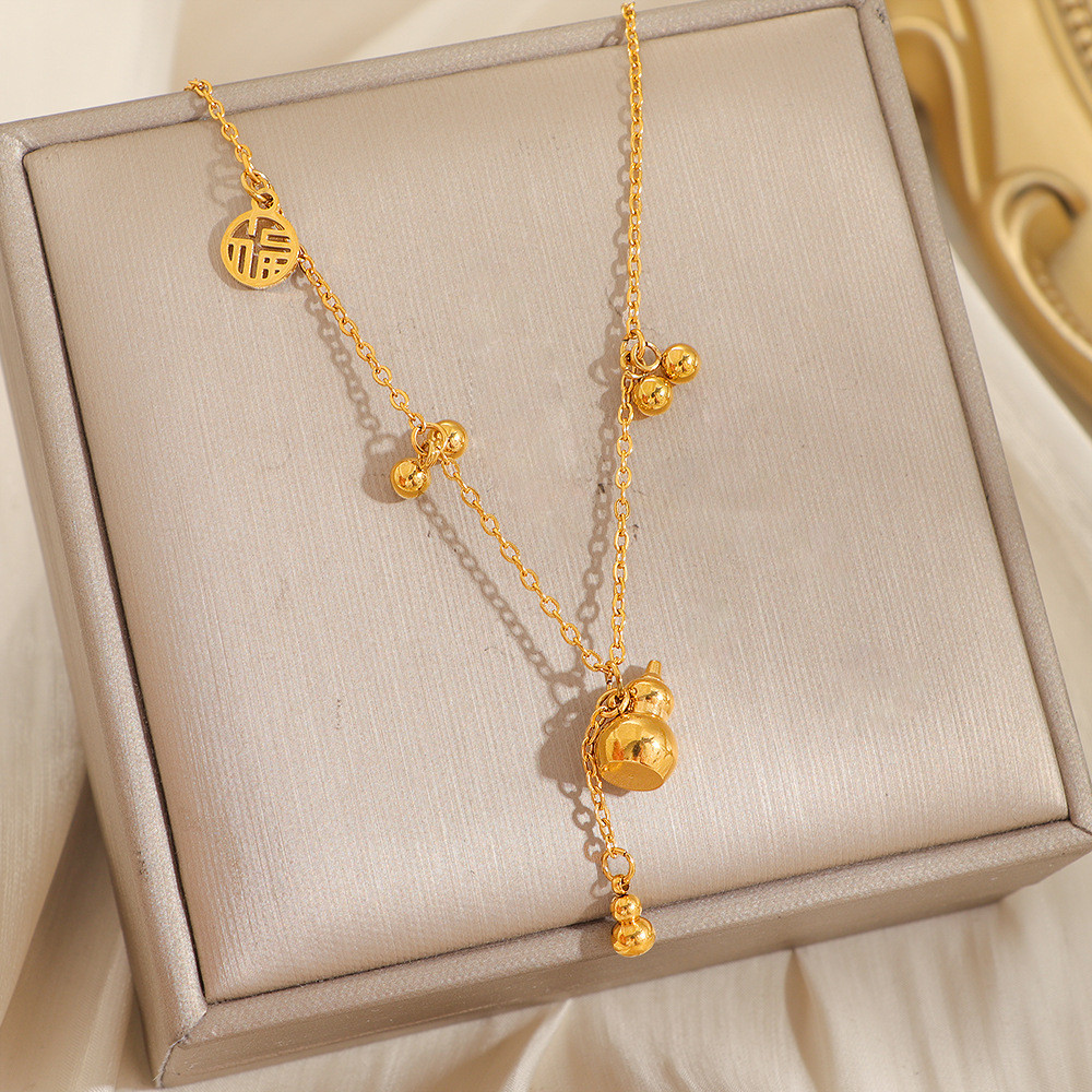 แสงหรูหราสไตล์พระราชวังลูกปัดสร้อยคอน้ําเต้าเหล็กไทเทเนียมที่ไม่ซ้ํากันการออกแบบโซ่กระดูกไหปลาร้าไม่ซีดจาง ขนนก คู่สร้อยคอเต็ม