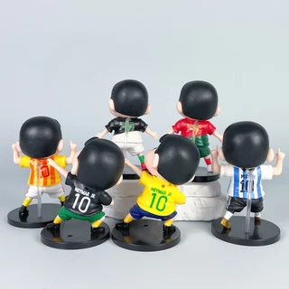 💥 จัดส่งจากประเทศไทย 💥6 ชิ้น/เซ็ตฟุตบอล Crayon Shin chan คอสเพลย์ Cristiano Messi Neymar อะนิเมะรูป COD สต็อกรูปตุ๊กตาของเล่นสําหรับของขวัญเด็กคอลเลกชันเครื่องประดับรถบ้านเค้กตกแต่ง Deco