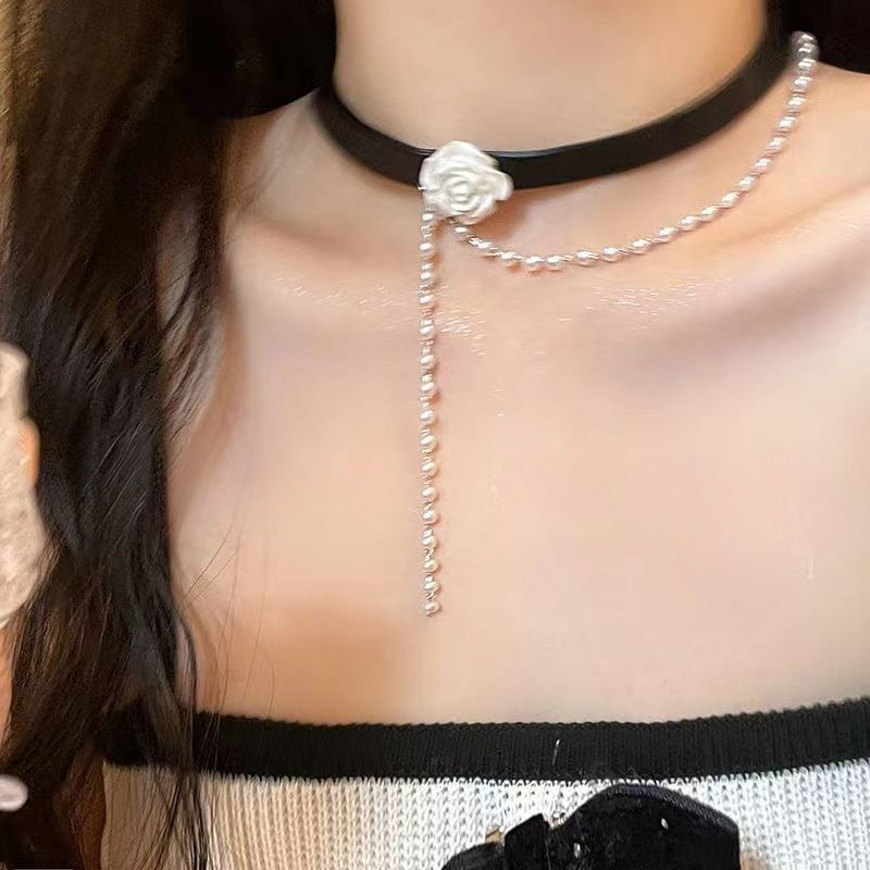 สร้อยคอมุกสุภาพสตรี Rose Garland Shape choker ปลอกคอสีดําแฟชั่นอุปกรณ์เสริมเกาหลี