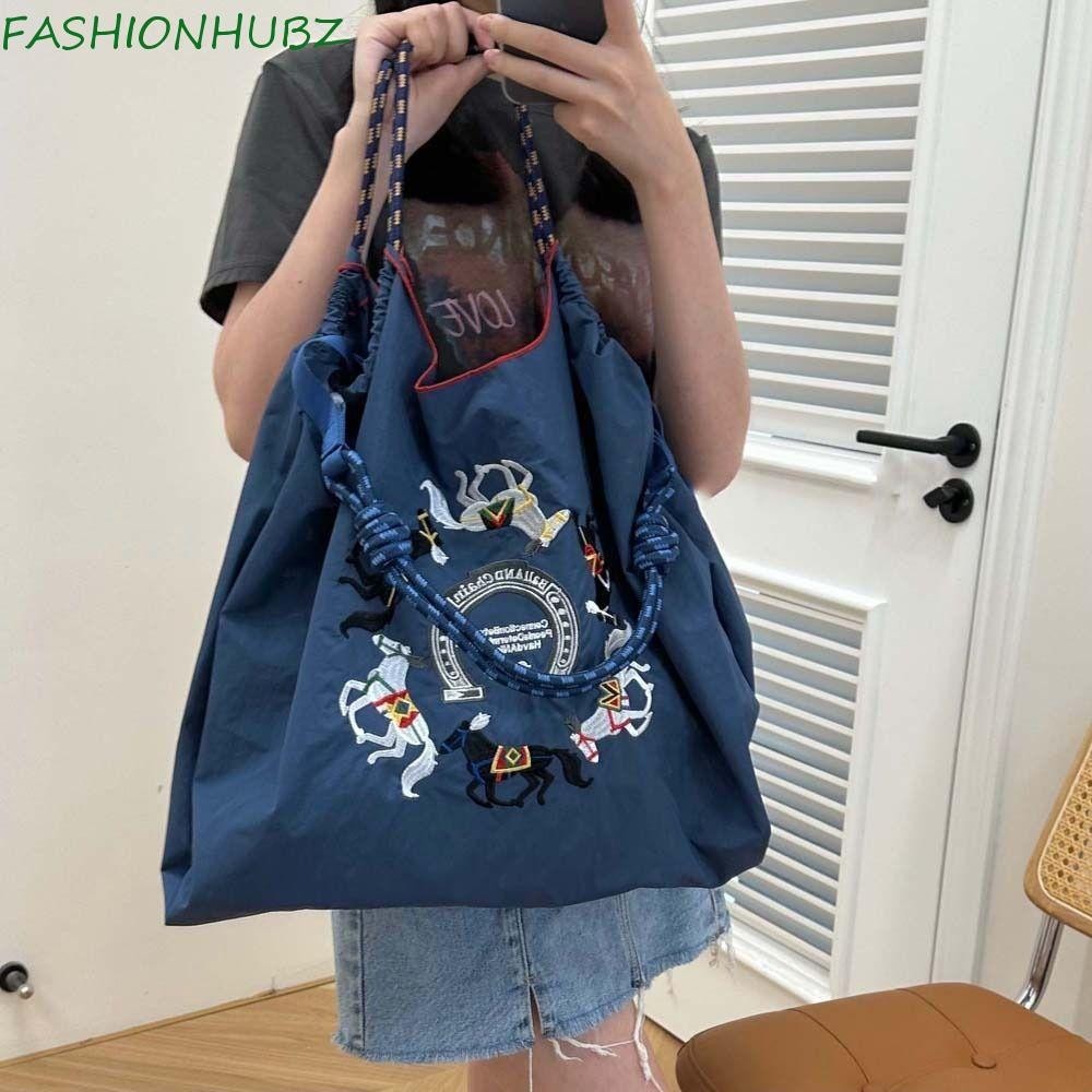 Fashionhubz Ball&Chain กระเป๋าถือเย็บปักถักร้อย, Horse Vacation Tote Bag กระเป๋าถือหูรูด,วรรณกรรมสไตล์เกาหลีไนลอนพิมพ์ INS กระเป๋าสะพายนักเรียน