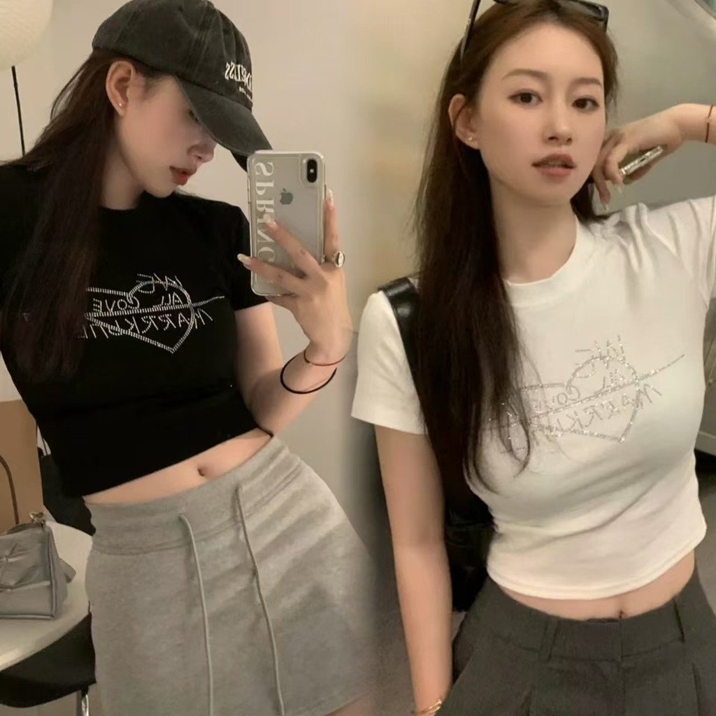 Bella Shop เสื้อครอปรัดรูป อเมริกันเรโทรสีเงิน เพชรร้อน รัก Logo เสื้อยืดแขนสั้นฤดูร้อน