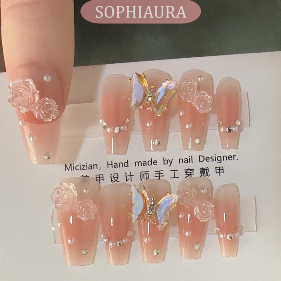 Sophiaura 3D ผีเสื้อ Rose สีชมพูเล็บปลอมสั้นรูปสี่เหลี่ยมคางหมูสีชมพูออกแบบน่ารัก Rhinestone กดบนเล็บสําหรับสาวนํากลับมาใช้ใหม่เล็บปลอมด้วยกาวสติกเกอร์