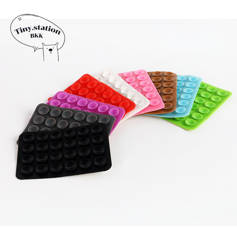 แผ่นแผะมือถือติดกับผนัง พร้อมส่ง 2 สี ขาวกับดำ ไม่ต้องใช้กาว แผ่นซิลิโคนแปะมือถือ