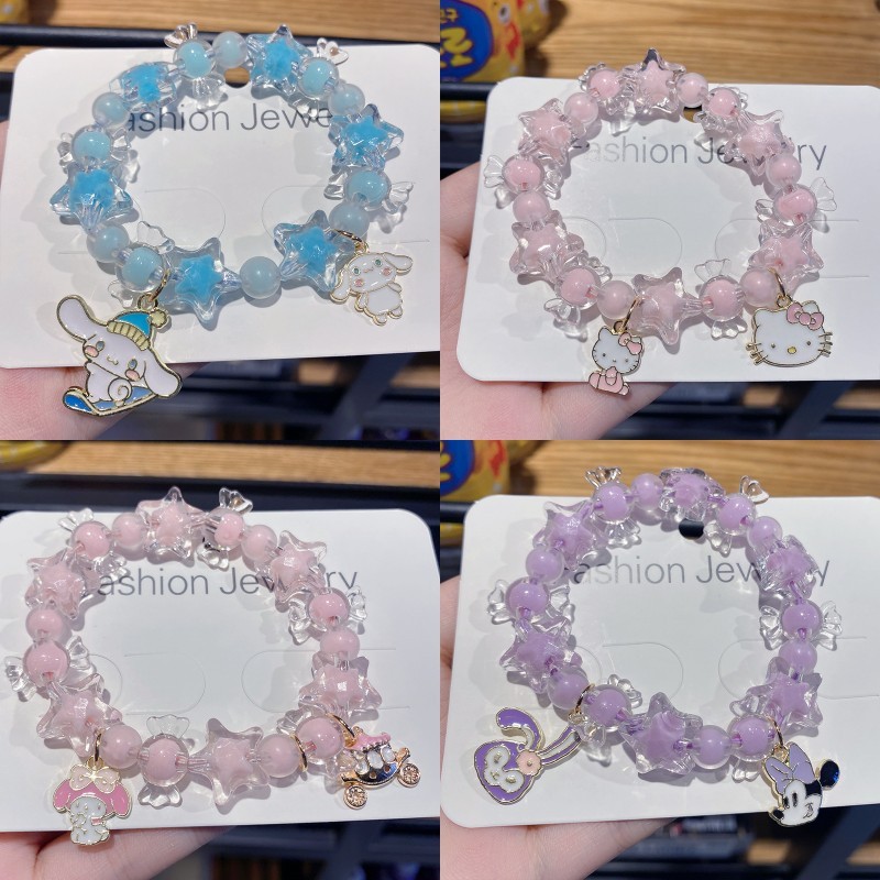 SANRIO สร้อยข้อมือสีลูกกวาดการ์ตูนหญิง ซานริโอ อบเชยสุนัขดาวลูกปัดน่ารักสร้อยข้อมือหวาน