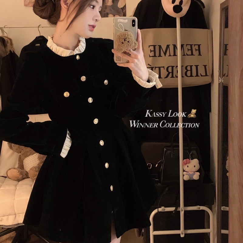 ชุดเดรสสีดำกระโปรงสั้นทรงเอเก็บเอวใส่แล้วดูผอมแบบใหม่ฤดูใบไม้ร่วงและฤดูหนาวสำหรับผู้หญิง