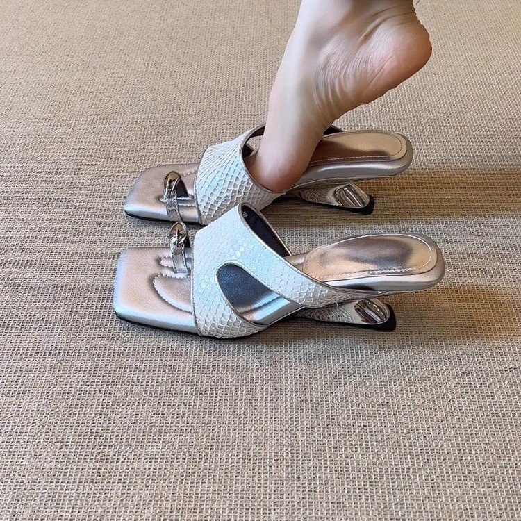 Silver Low- Heel รองเท้าแตะรองเท้าแตะผู้หญิงสวมใส่ด้านนอก Flip-Flops อารมณ์สแควร์ Toe ส้นหนา San