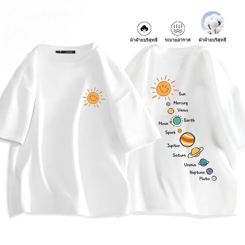 BOOMเสื้อยืดแขนสั้นพิมพ์ลายการ์ตูน ทรงหลวมสไตล์เกาหลี ลวดลายดาวเคราะห์ S-3XL ใหม่ เสื้อ cotton 100% ส่งเร็ว จัดส่งจากไทย