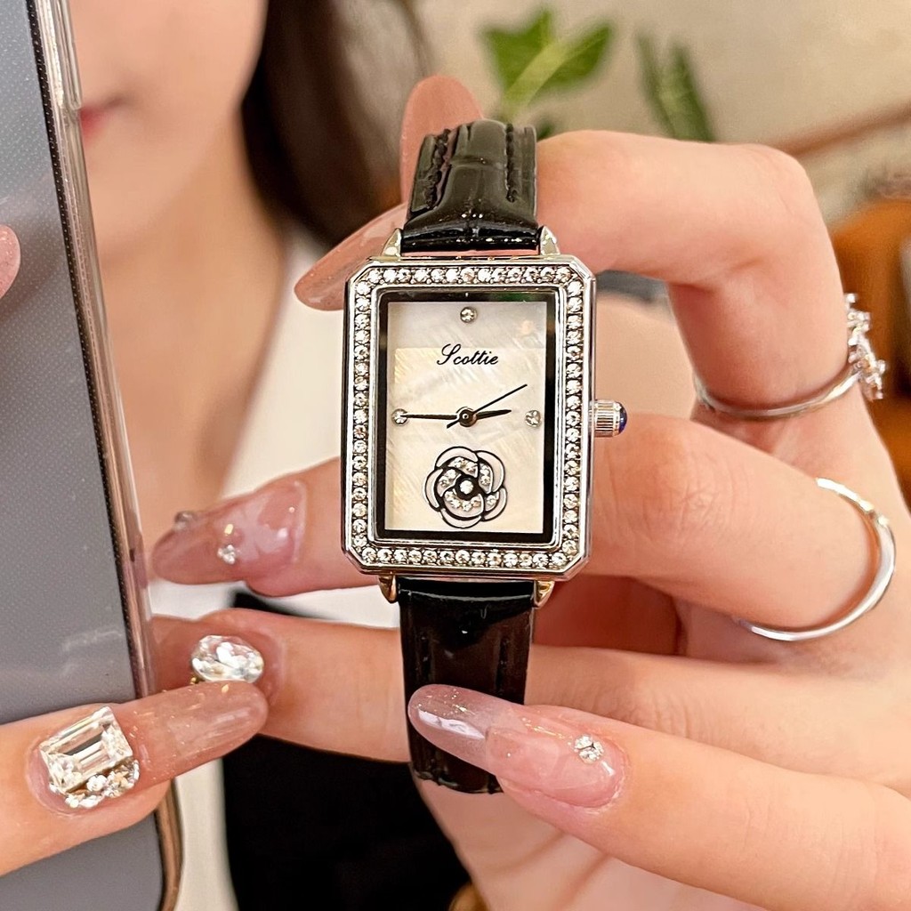 Xihuan นาฬิกาหญิง Camellia นาฬิกาสี่เหลี่ยมเล็กสุภาพสตรี Niche หรูหราขนาดเล็กสแควร์ชื่อแบรนด์ Swiss 