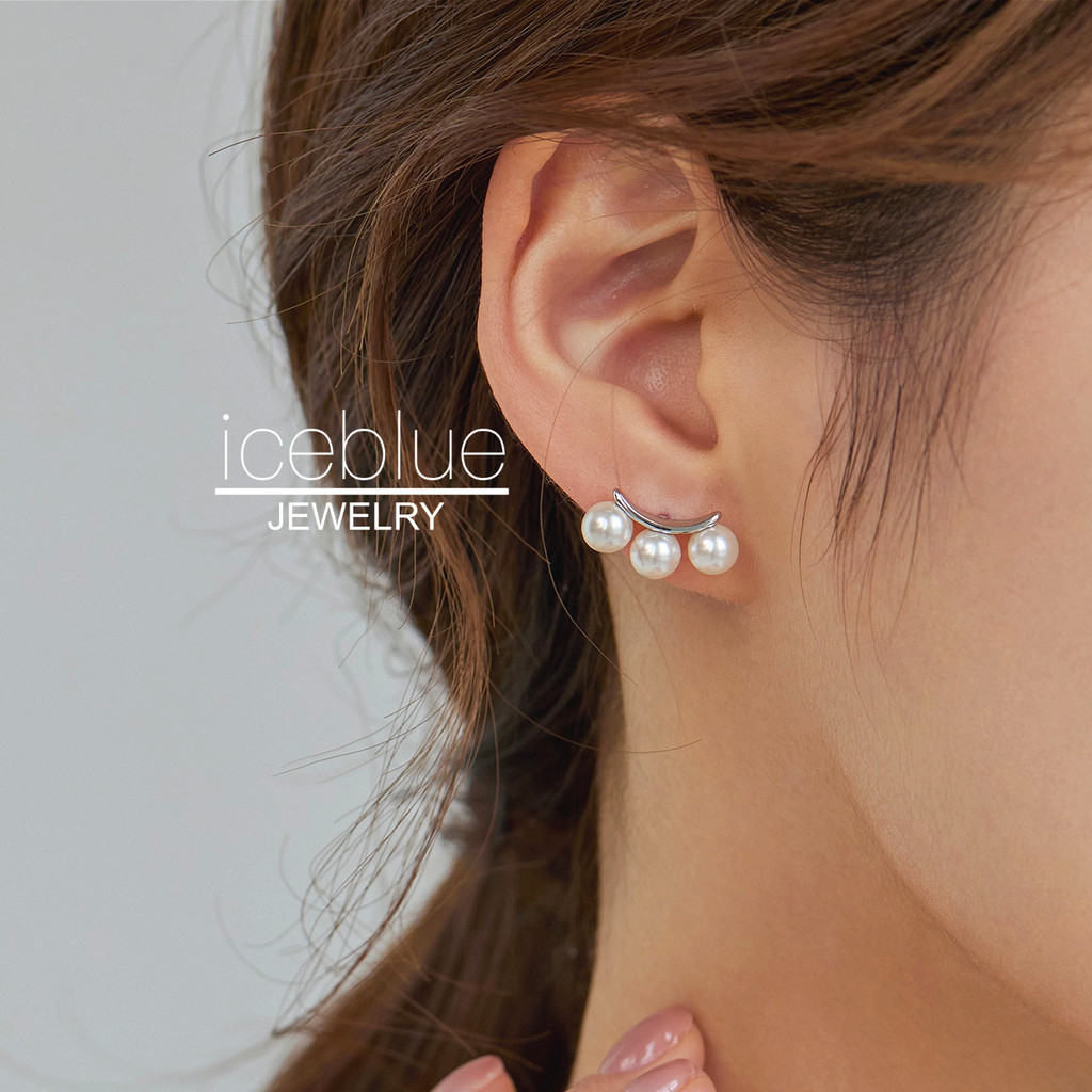 iceblue-ต่างหูติดหูมุกสามลูกบนแท่งโค้งละเอียดอ่อน เข็มเงิน925 สไตล์เกาหลีสง่างาม สำหรับสุภาพสตรี E105