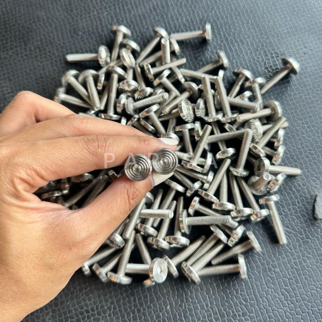 น็อตหัวก้นหอยแบน งานเซลล์ ตัวละ10บาท หมดแล้วหมดเลย