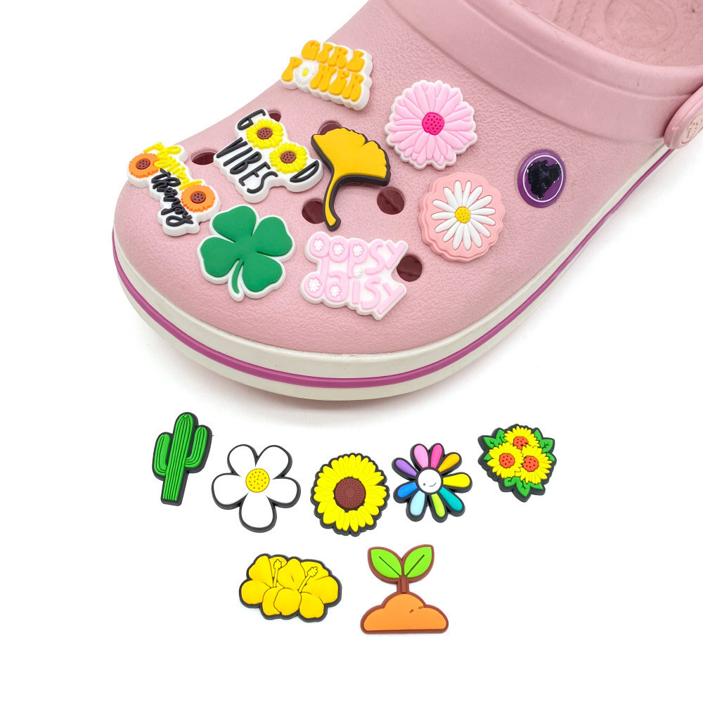 CROCS การ์ตูนขนาดเล็กสดและน่ารักสไตล์ ซีรีส์ ดอกไม้ ชุด ตกแต่งหัวเข็มขัด ทําเอง รองเท้าอุปกรณ์เสริมที่ถอดออกได้กาวนุ่มสวน จระเข้ อุปกรณ์