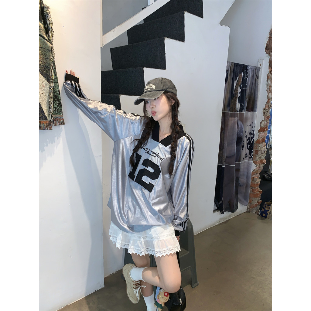 กีฬาสไตล์แขนยาวเสื้อยืดฤดูร้อนคอวี แร็กแลน แขนสีคมชัดหลวมด้านบนแขนยาว