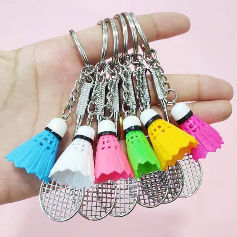 1pcs Mini 3D แบดมินตันโลหะแร็กเก็ตพวงกุญแจผู้หญิงผู้ชายกระเป๋าเป้สะพายหลังจี้พวงกุญแจ DIY อุปกรณ์เสริม Sport Club ของที่ระลึก
