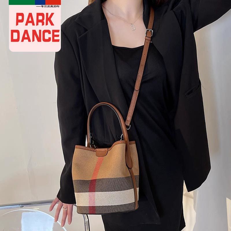 Dance2024 รูปแบบใหม่ Child-Mother Canvas Bucket กระเป๋าสะพายแบบพกพา กระเป๋าสะพายข้างผู้หญิง