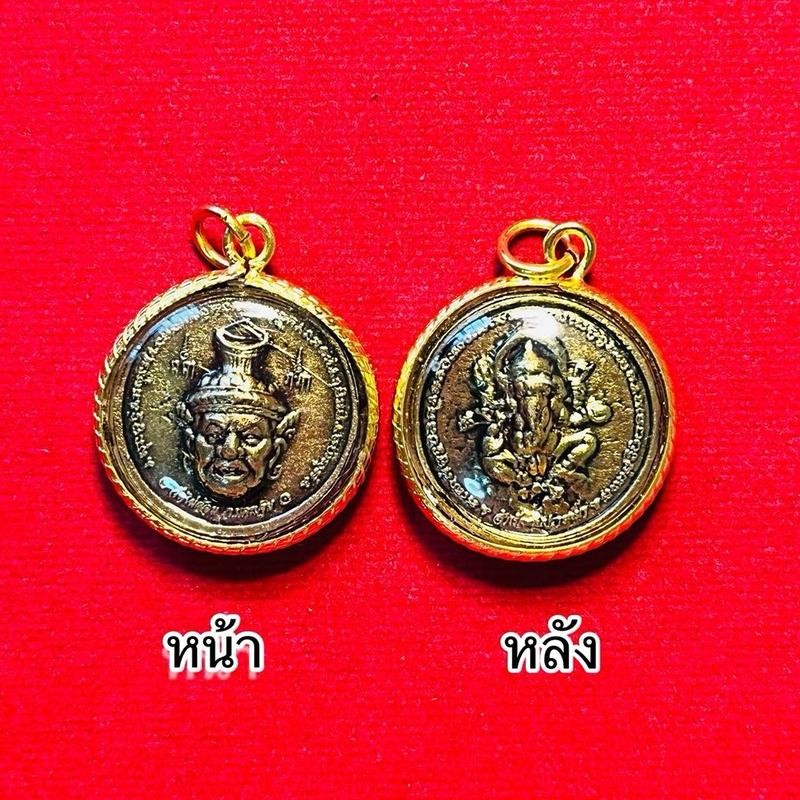 จี้พ่อแก่ ด้านหลังพระพิฆเนศ พ่อแก่และพระพิฆเนศ เลี่ยมทองอย่างดี ห้อยคอเสริมบารมี