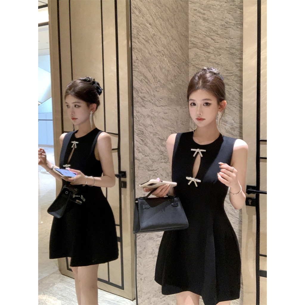 ฤดูใบไม้ร่วงการออกแบบแฟชั่นกลวงโบว์แขนกุดชุดหญิงอารมณ์กระโปรงสั้น