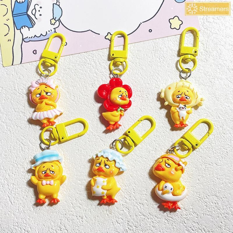 {Streamers} คิ้วย่น Holding Cat หัวปลาเป็ดสีเหลืองพวงกุญแจเรซิ่นสาวหัวใจจี้กระเป๋าแขวนอุปกรณ์เสริมเด็กของขวัญใหม่