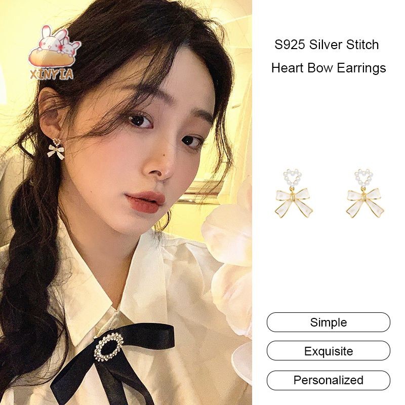 S925 Silver Stitch Heart Bow ต่างหูผู้หญิงอเนกประสงค์ Pearl ต่างหูอินเทรนด์ Niche ต่างหูXINYIA.TH