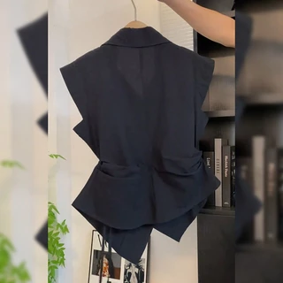 (ส่งจากกรุงเทพฯ)เสื้อแขนกุดสีขาว ติดกระดุมข้าง กระดุม เสื้อคอวี เสื้อผ้าแฟชั่นสไตล์เกาหลี ใส่สบาย ดีไซน์ทันสมัย