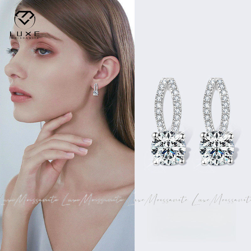 ต่างหู Moissanite 1CT ทรงกลมตัดสีขาว D เพื่อความหรูหรา ทำจากเงินสเตอร์ลิง S925 สำหรับพิธีหมั้นและงานแต่งงาน C0954