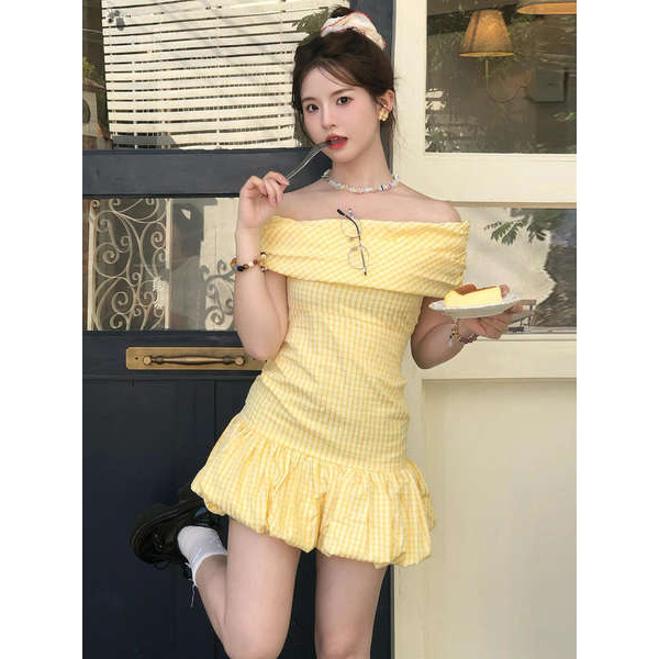 vynn official กางเกงขาบานสไตล์ฝรั่งเศส ชุดเดรสผ้าตาหมากรุกสีเหลืองเปิดไหล่สำหรับผู้หญิงชุดเดรสสั้นลา