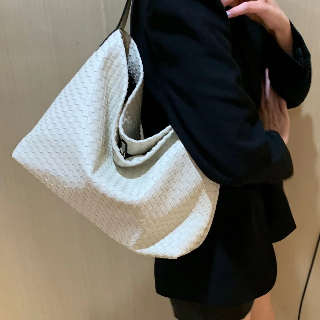 Lune&Velvet กระเป๋าโท้ตถักมือขนาดใหญ่ สะพายรักแร้หรือไหล่ สไตล์วินเทจ