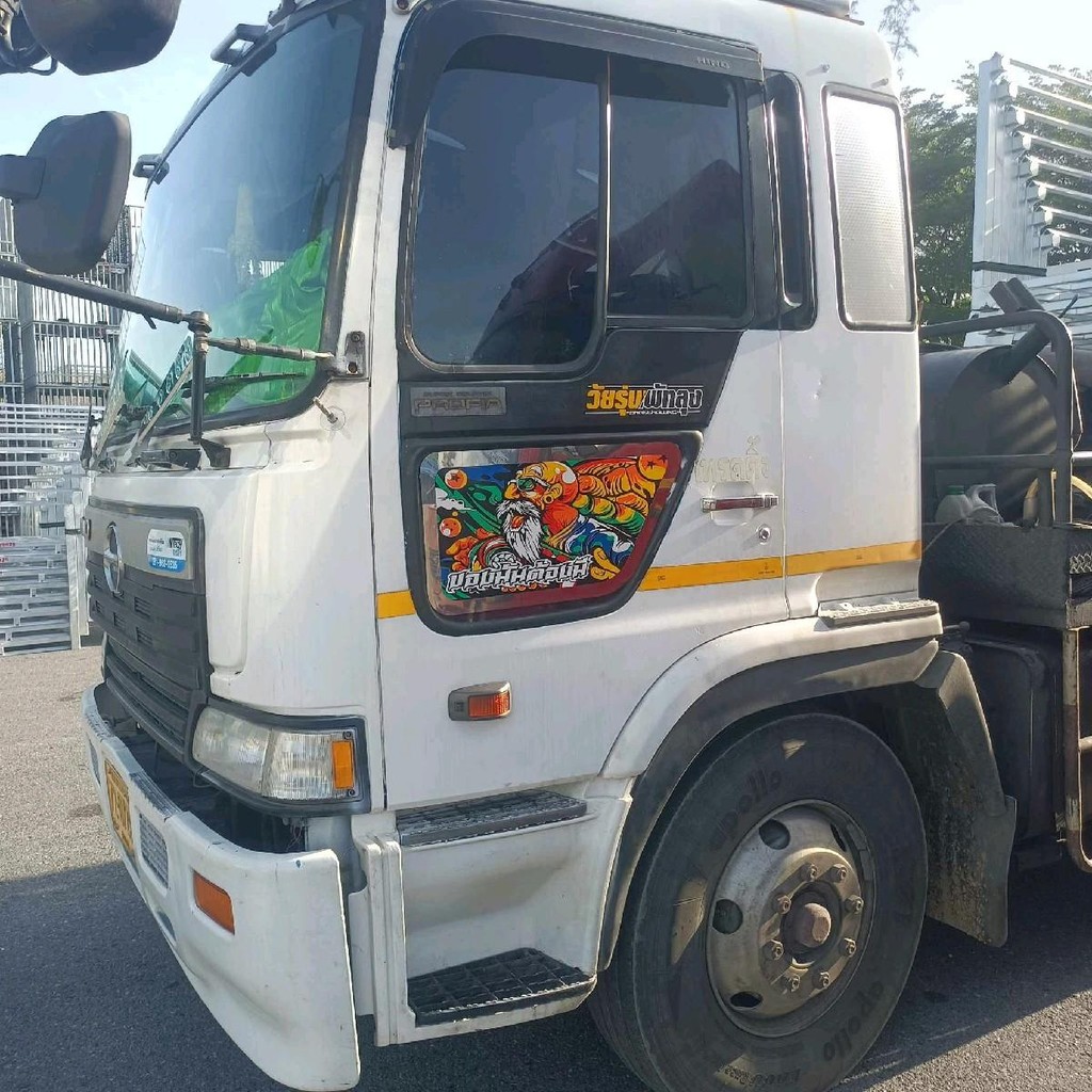 แผ่นสแตนนเลส ติด กระจก ช่องโชว์ขาอ่อน รถบรรทุก Hino สิงไฮเทค/โปรเฟีย