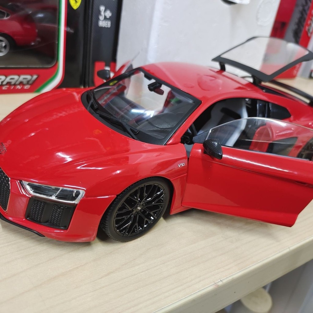1/18 Audi R8 V10 plus จําลองรถตกแต่งของขวัญเด็กของขวัญตกแต่งของขวัญเด็กของขวัญ