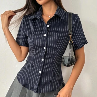 เสื้อเชิ้ตแขนสั้นพิมพ์ลายทางสำหรับผู้หญิง มีปกและเอวบาง เหมาะกับการเดินทางและการแต่งตัวในหลายสไตล์