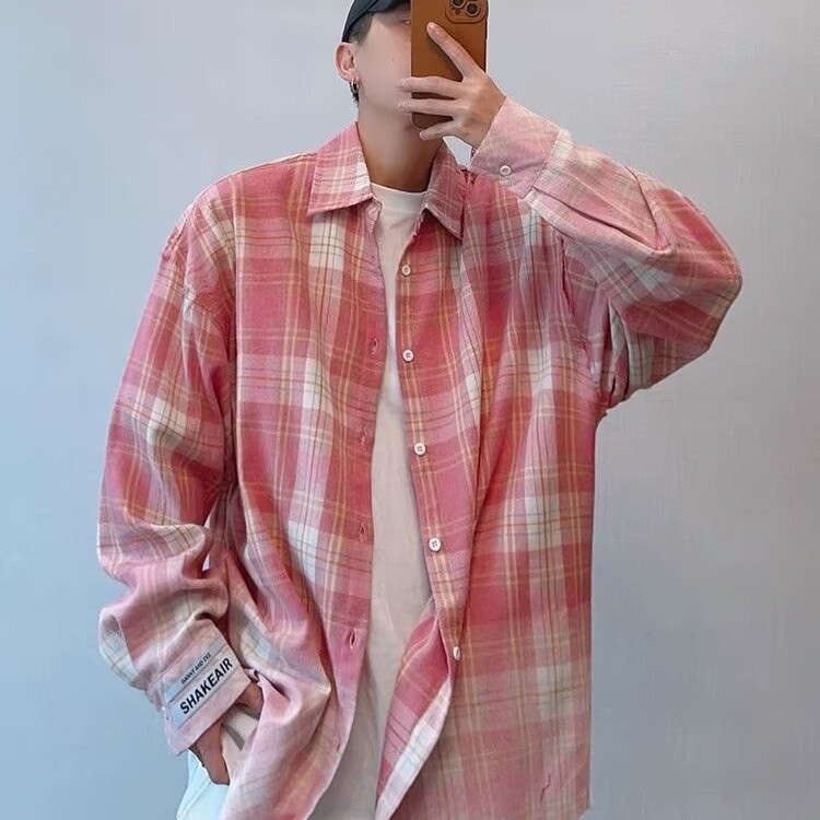 เสื้อลายสก๊อตแขนยาวระบายไล่โทนสีสีชมพูหลวมสําหรับผู้ชาย