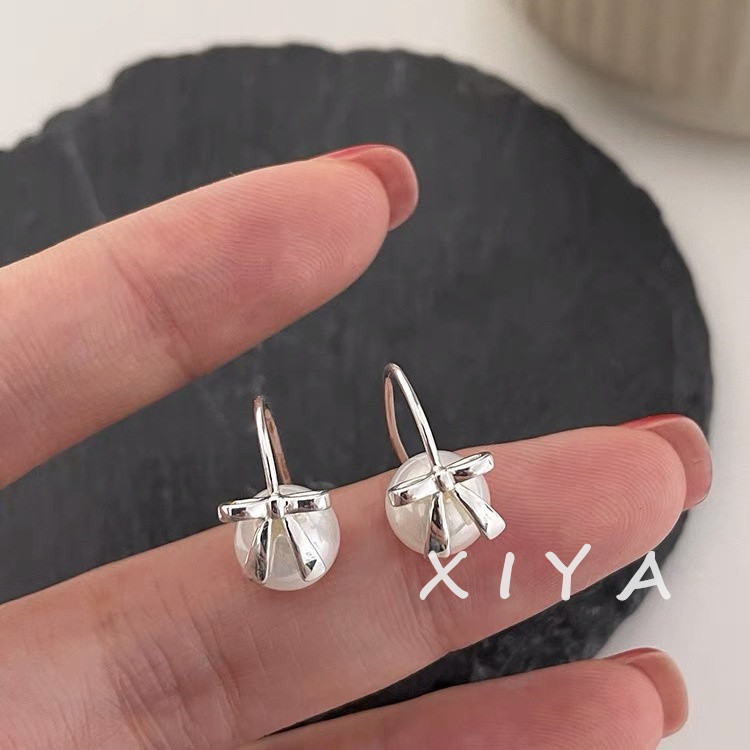 Xiya Silver Bow Pearl Ear Hook Temperament ต่างหูมุกทุกคู่